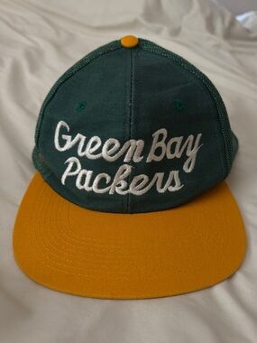 Vintage Green Bay Packers script mesh trucker SnapBack Eastport NFL